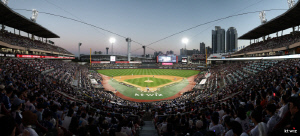 '허구연 총재님 보고 계십니까?' 뜨겁게 달아오른 장안문, 1만8700장 티켓 다 팔렸다! 주말 연속 매진 → 시즌 2번째 [수원현장]