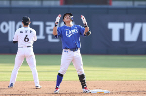 늙지도 않아! 43세 '퉁어게인' 135m 초대형 최고령 아치 → '15타수 무안타' 강민호 2타점 2안타 [수원현장]