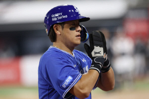 "강민호가 다 했다!" 활짝 웃은 국민유격수 "힘보다는 자신감이 중요해" [수원승장]