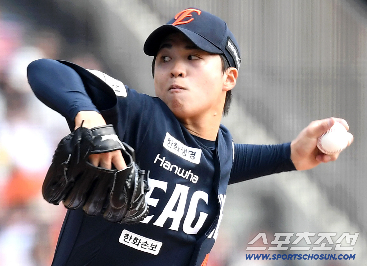 4일 잠실야구장에서 열린 KBO리그 두산과 한화의 경기. 선발 투구하고 있는 한화 왕옌청. 잠실=송정헌 기자songs@sportschosun.com/2026.04.04/