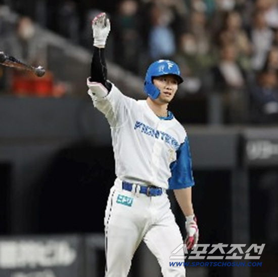 니시카와는 4일 오릭스전 5회 3점 홈런을 때렸다. 5년 만에 팀에 복귀해 때린 첫 홈런이다. 사진캡처=니혼햄 파이터스 SNS