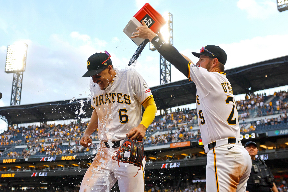 PITTSBURGH, PA - APRIL 03: Ryan O'Hearn #29 dumps water on Konnor Griffin #6 of the Pittsburgh Pirates after the game against the Baltimore Orioles at PNC Park on April 3, 2026 in Pittsburgh, Pennsylvania. Justin K. Aller/Getty Images/AFP (Photo by Justin K. Aller / GETTY IMAGES NORTH AMERICA / Getty Images via AFP)