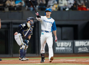 "어떻게 쳐요?"→"넌 안돼, 포기해"→역전 스리런…이런 괴짜팀이 일본에 있습니다