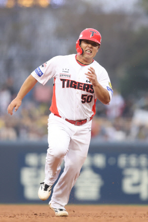 '눈물의 5년' KIA 최저연봉 육성선수 가장 빛났다…"지명 못 받아 힘들었죠, 1군 처음 무서워"