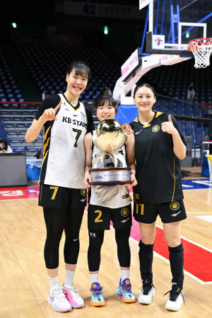 정규리그 MVP, KB스타즈 우승 이끈 '허강박 트리오'의 3파전일까? 아니면 누가?