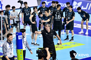 희대의 오심인가, 정확한 판정인가...현대캐피탈 울린 로컬룰, 이의 제기 쟁점은?