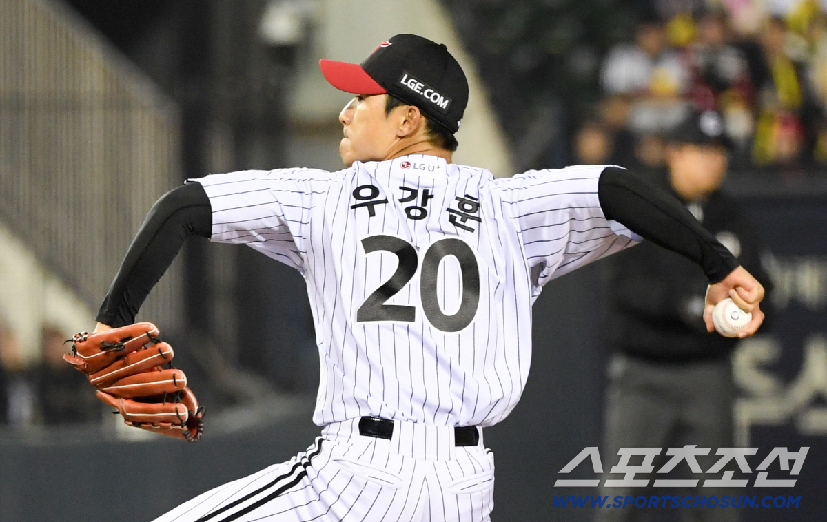 1일 잠실구장에서 열린 LG와 KIA의 경기. LG 우강훈이 역투하고 있다. 잠실=박재만 기자 pjm@sportschosun.com/2026.04.01/