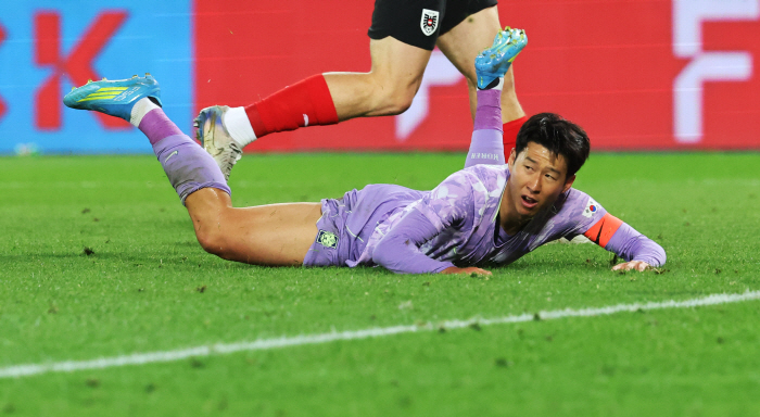 "손흥민이 로봇입니까" 홍명보처럼, '에이징 커브 논란' SON 적극 옹호한 LA FC 감독, "호날두-메시도 그랬다"
