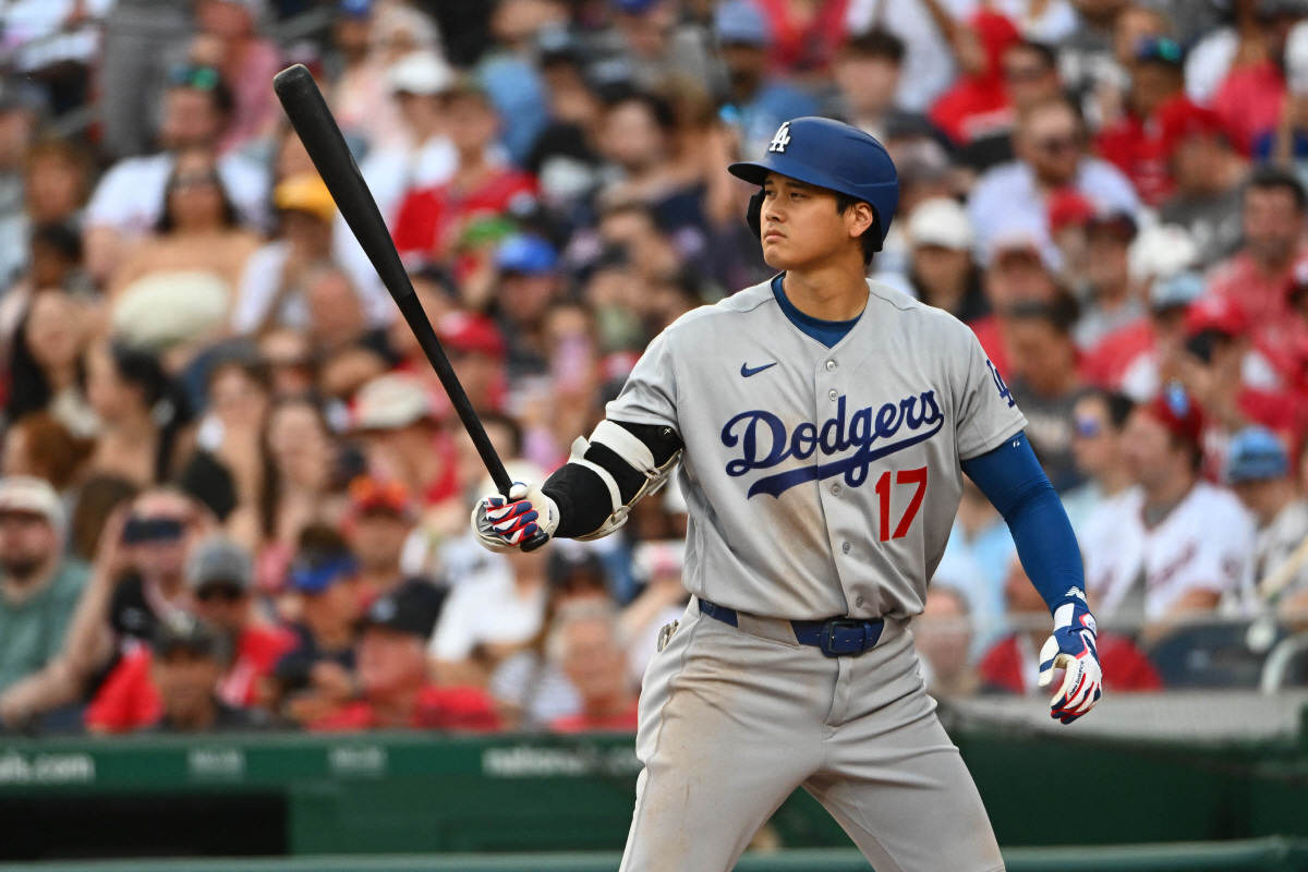 오타니 쇼헤이가 5일(한국시각) 워싱턴전에서 7회초 타석에 들어가 준비를 하고 있다. Imagn Images연합뉴스