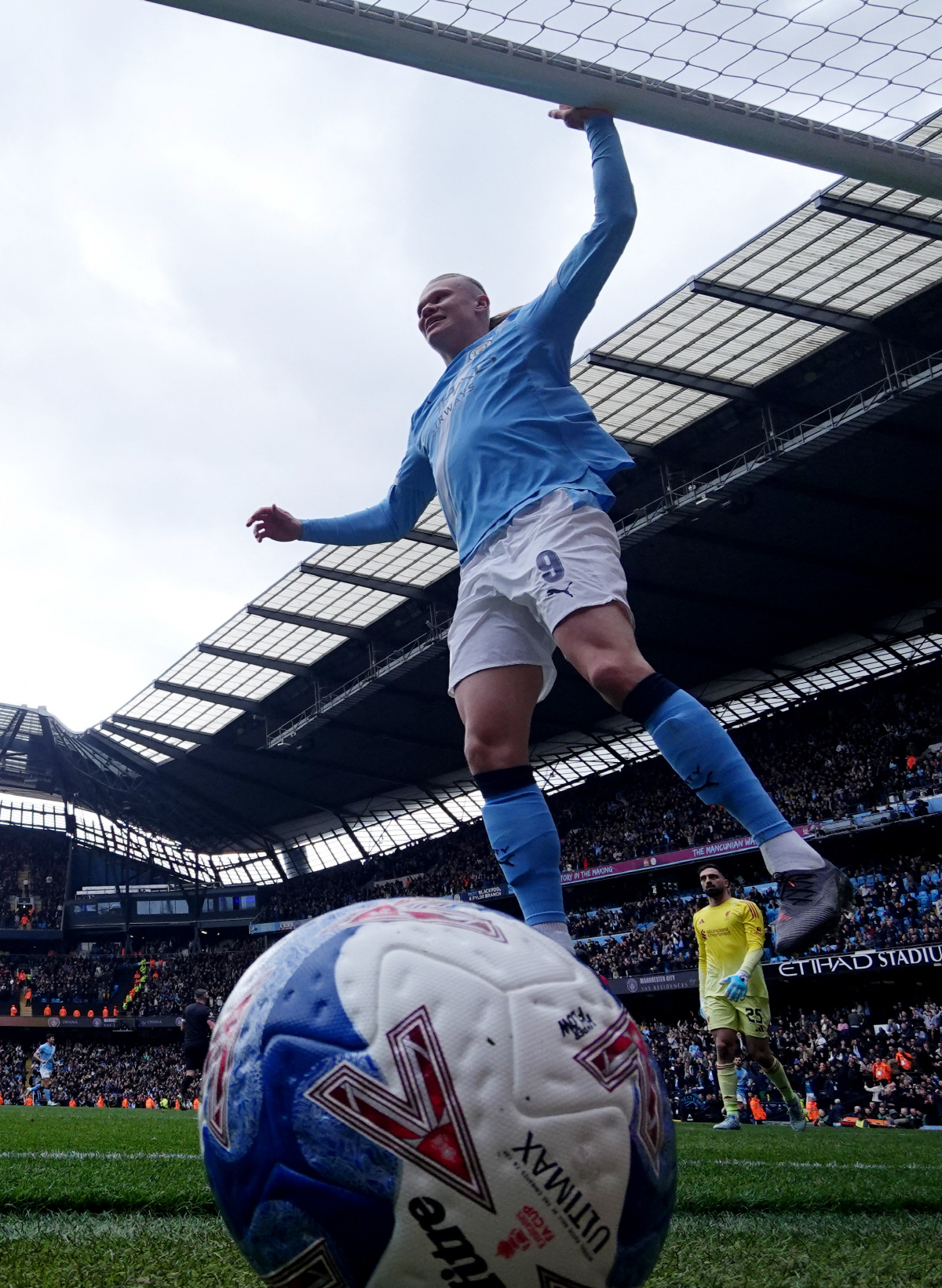 Soccer Football - FA Cup - Quarter Final - Manchester City v Liverpool - Etihad Stadium, Manchester, Britain - April 4, 2026 Manchester City's Erling Haaland celebrates after Antoine Semenyo scores their third goal REUTERS/Phil Noble