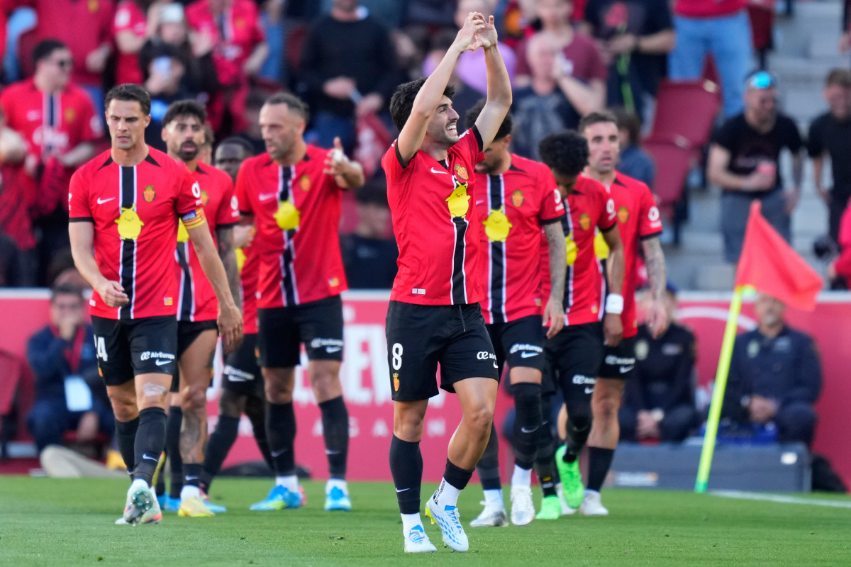 Mallorca's Manu Morlanes celebrates after he scored during a La Liga soccer match between Mallorca and Real Madrid in Palma de Mallorca, Spain, Saturday, April 4, 2026. (AP Photo/Jose Breton)