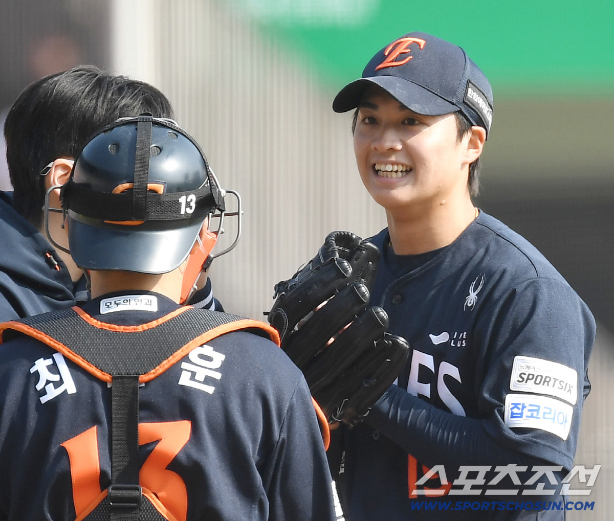 4일 잠실야구장에서 열린 KBO리그 두산과 한화의 경기. 5회말 2실점 허용한 한화 왕옌청. 잠실=송정헌 기자songs@sportschosun.com/2026.04.04/