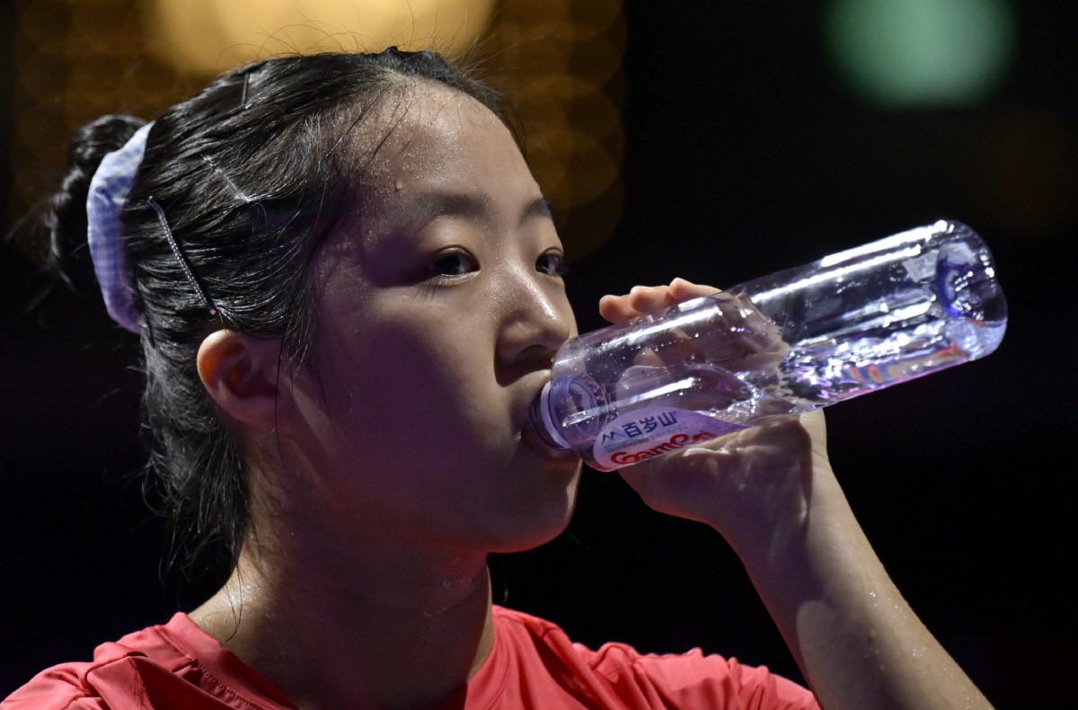 "만리장성 멘붕 부른 신유빈의 미친 랠리" 세계2위 왕만유와 대혈투끝 2대4패...사상 첫 女단식 동메달로 마무리[ITTF 월드컵 마카오]