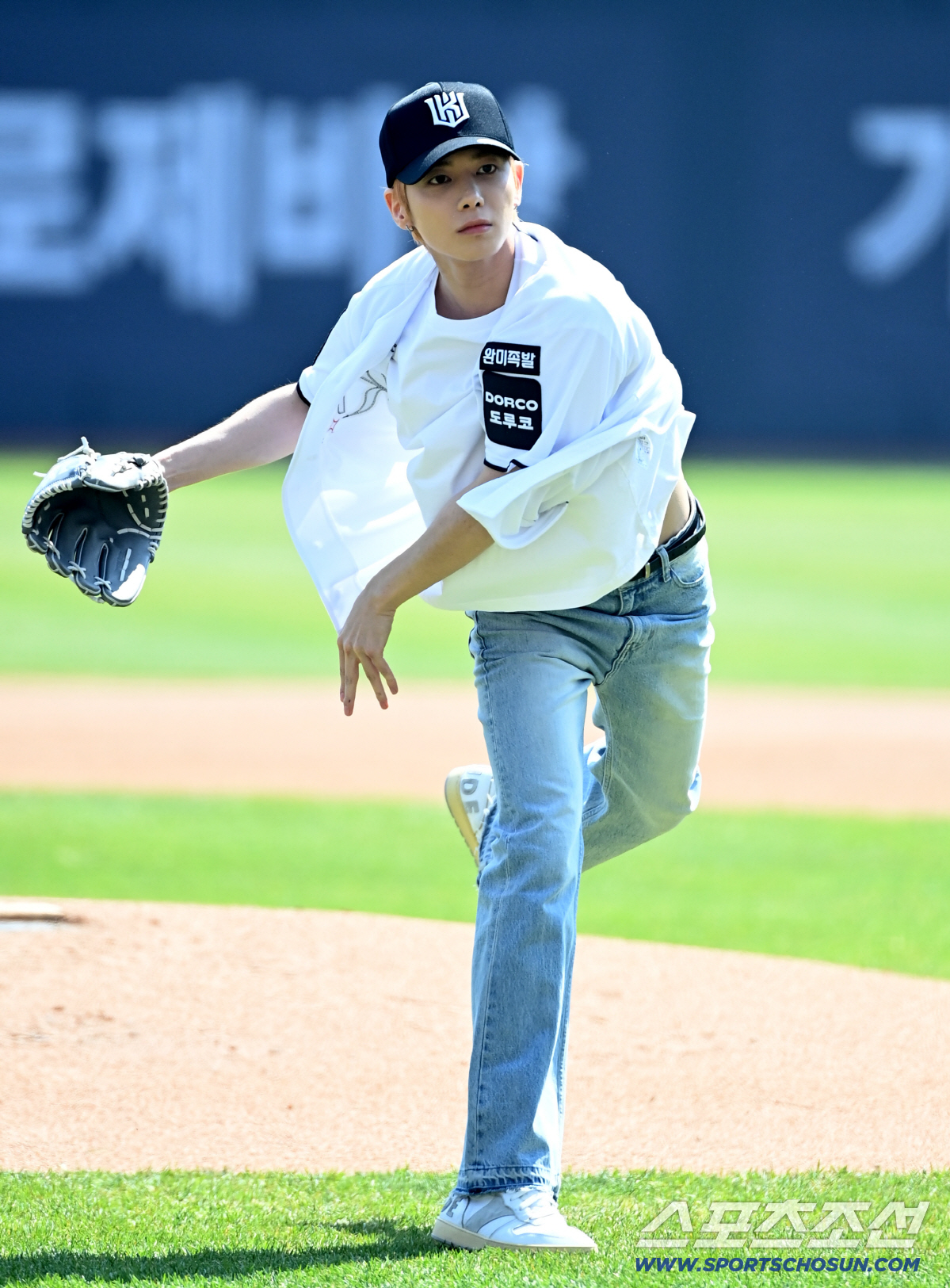 [잡담] 어제 강태현 시구 때 유독 데뷔 초 느낌나 | 인스티즈