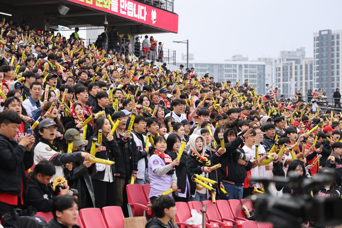 2경기 연속 광주기아챔피언스필드를 가득 채운 KIA 타이거즈 팬들. 사진제공=KIA 타이거즈