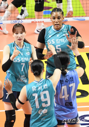역대 최초! GS칼텍스가 해냈다…준PO부터 6전승 기적! 5년 만에 되찾은 왕좌 [GS칼텍스 우승]