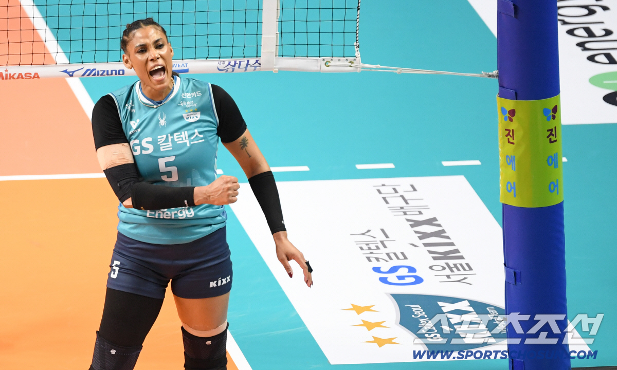 5일 장충체육관에서 열린 V리그 챔피언결정전 GS칼텍스와 도로공사의 경기. GS칼텍스 실바가 득점 후 환호하고 있다. 장충=박재만 기자 pjm@sportschosun.com/2026.04.05/