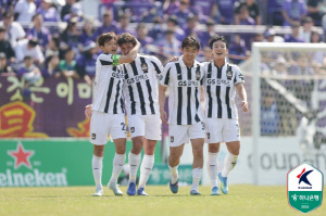 개막 5연승은 불발, 그럼에도 5경기 무패 질주! 서울-안양, 올 시즌 첫 맞대결 1-1 무승부[K리그1 현장리뷰]