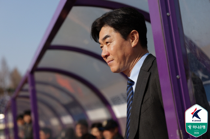 [현장인터뷰]"유럽 갈 필요가 없어서 좋습니다. 힘들었거든요." '인천에 진심' 무고사가 윤정환 감독에게 건넨 은퇴 소감