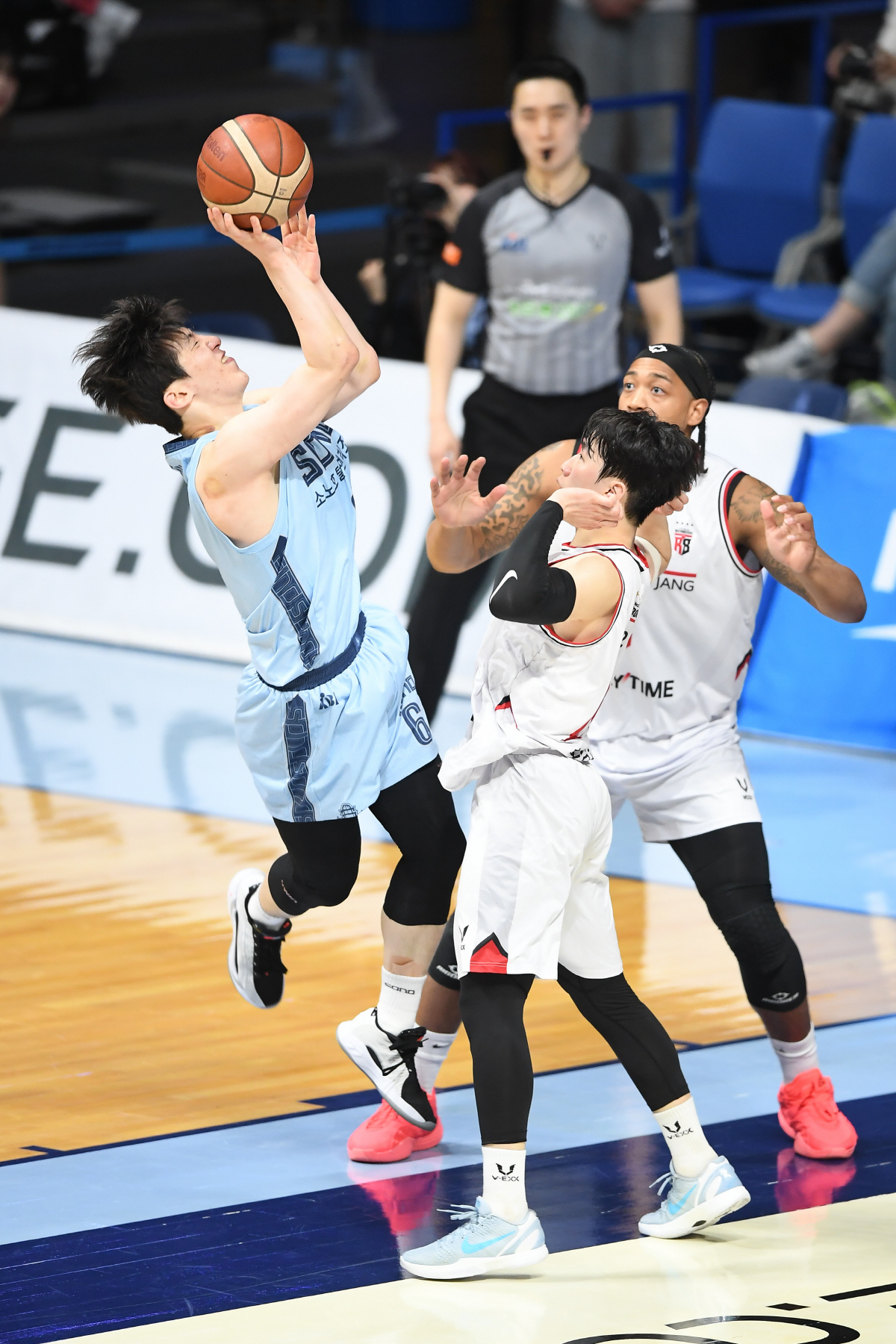 [KBL리뷰]'마침내 결정났네' 소노-KCC, 동반승리로 6강 진출 확정…소노 대역전승에 정관장 2위 확정 다음 기회로...