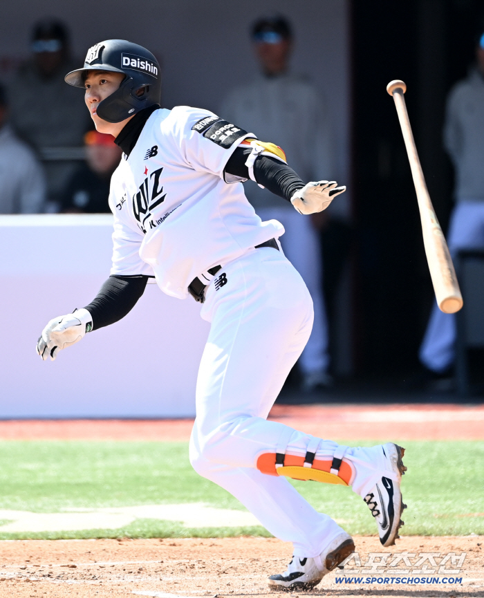 최형우 통한의 2병살 → '좌타 9명' 파격 승부수 잠재운 보쉴리 쾌투! KT, 삼성 5연승 저지 [수원리뷰]