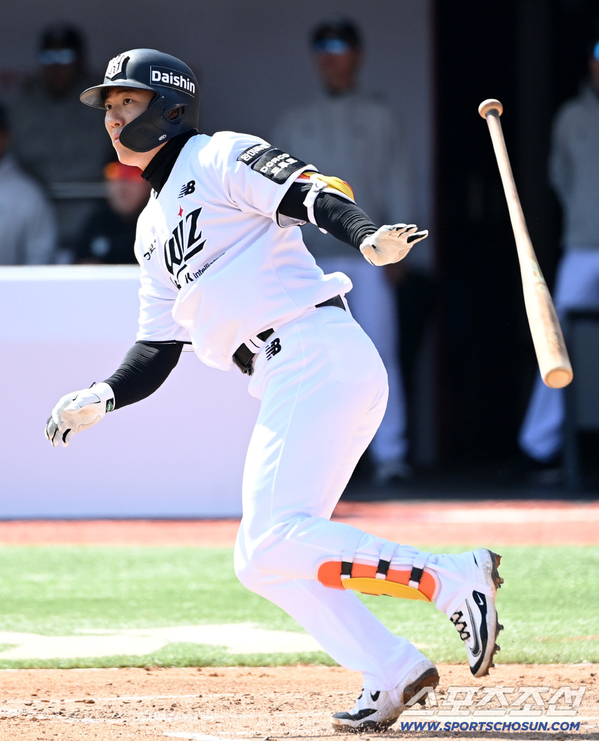 5일 수원KT위즈파크에서 열린 삼성과 KT의 경기. 2회말 2사 2루 KT 오윤석이 선취 1타점 2루타를 치고 있다. 수원=허상욱 기자wook@sportschosun.com/2026.04.05/