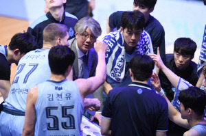 [현장인터뷰]울컥 목이 멘 손창환 감독 