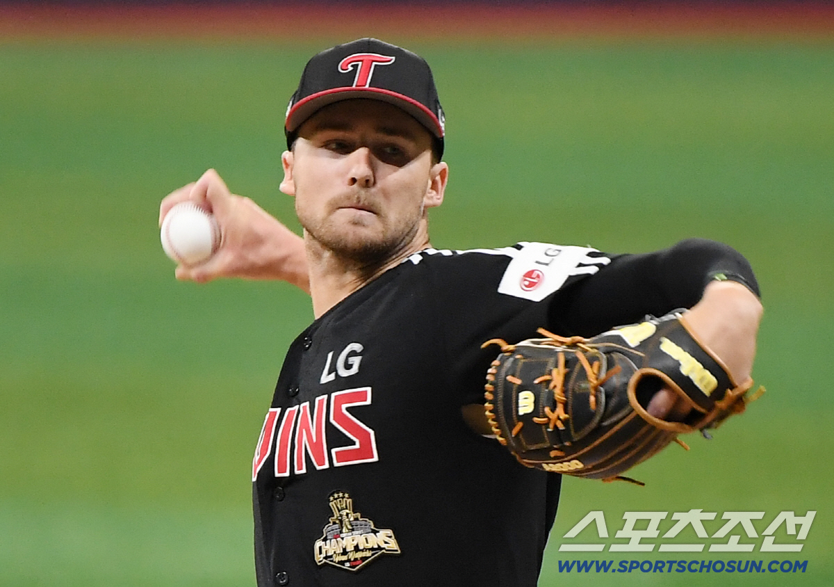5일 서울 고척스카이돔에서 열린 LG-키움전. LG 선발투수 톨허스트가 투구를 준비하고 있다. 정재근 기자 cjg@sportschosun.com