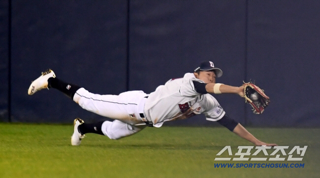 "못잡으면 끝" 이것이 베테랑의 힘, 온 몸 던진 집념의 승부수, "KBO 최고 중견수"의 미친 호수비