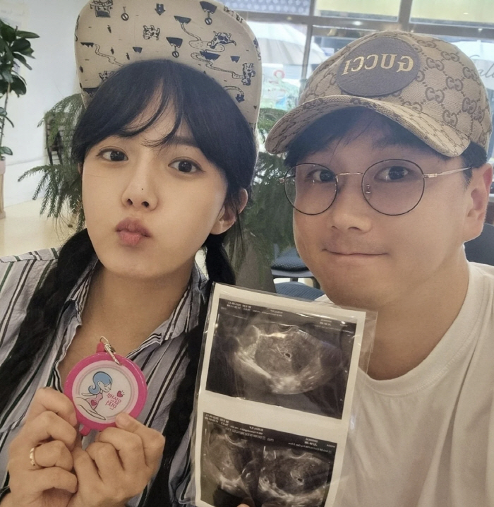 강은비, 유산 아픔 딛고 결혼 1주년..."♥남편과 日 여행, 명품 선물 고마워"