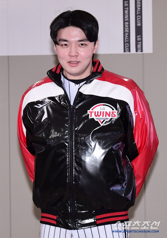 6일 오후 잠실야구장에서 프로야구 LG 트윈스 신년회가 열렸다. 올 시즌 각오를 밝히고 있는 LG 트윈스 이민호. 잠실=송정헌 기자songs@sportschosun.com/2026.01.06/
