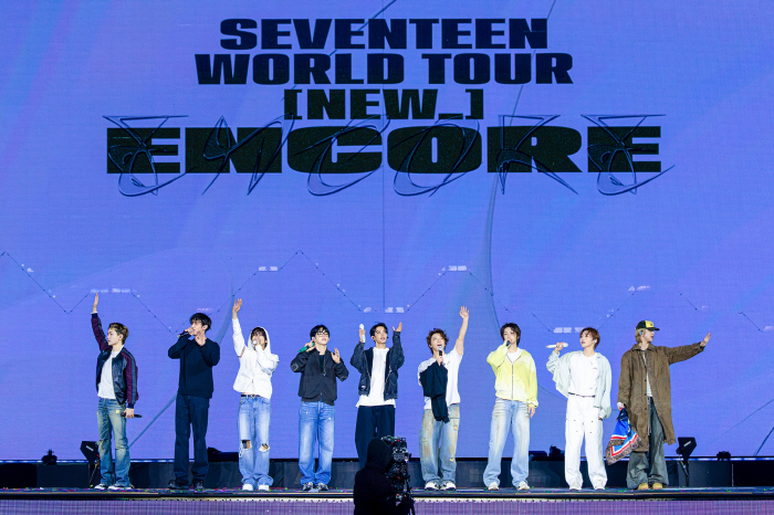 세븐틴, 입대해도 우정은 여전…'군 복무' 원우·정한, 콘서트 찾았다