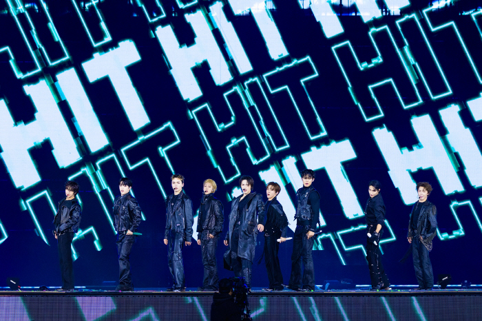 세븐틴, 13명 단체로 재계약…