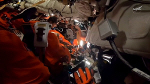 달 중력권 진입 앞둔 '아르테미스 2호'…우주복 성능시험 수행