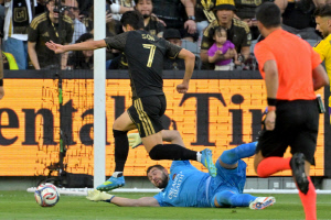 [오피셜]韓서 '폭풍 비난' 받던 손흥민! MLS 대서특필 '4AS 쾅쾅쾅쾅' 무력시위…LAFC 감독 극찬 