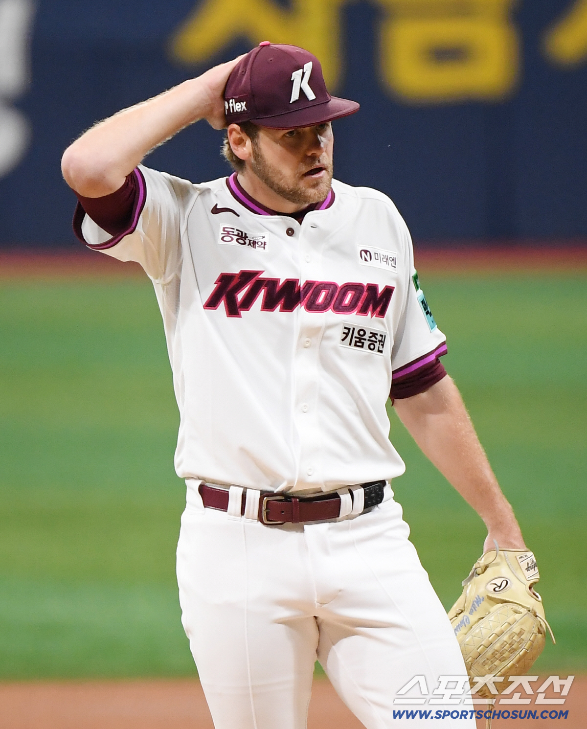 5일 서울 고척스카이돔에서 열린 LG-키움전. 1회초 2실점한 와일스가 아쉬워하고 있다. 정재근 기자 cjg@sportschosun.com