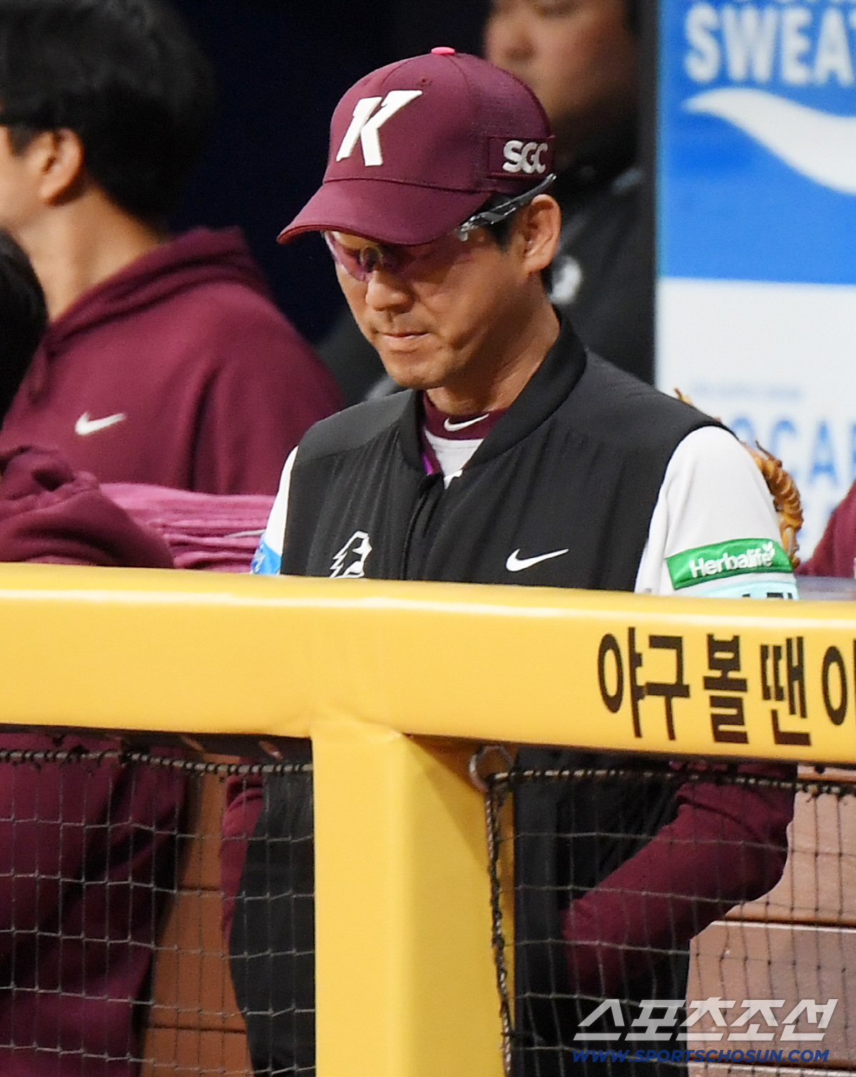 5일 서울 고척스카이돔에서 열린 LG-키움전. 1회초 2실점한 키움 설종진 감독이 아쉬워하고 있다. 정재근 기자 cjg@sportschosun.com/2026.4.5/