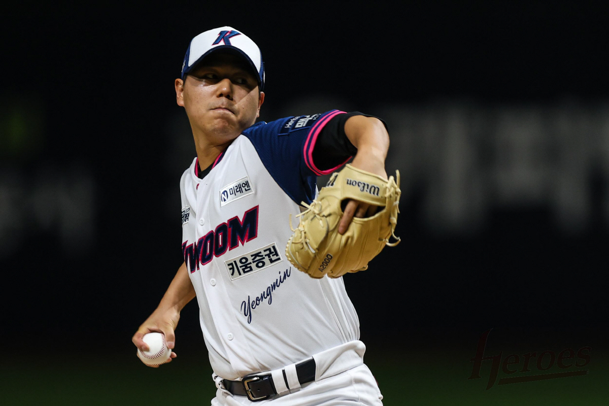 키움 히어로즈 하영민은 4일 LG트윈스와의 홈 경기에 선발 등판해 5이닝 1실점으로 호투했지만 팀이 패배해 빛이 바랬다. 사진제공=키움 히어로즈