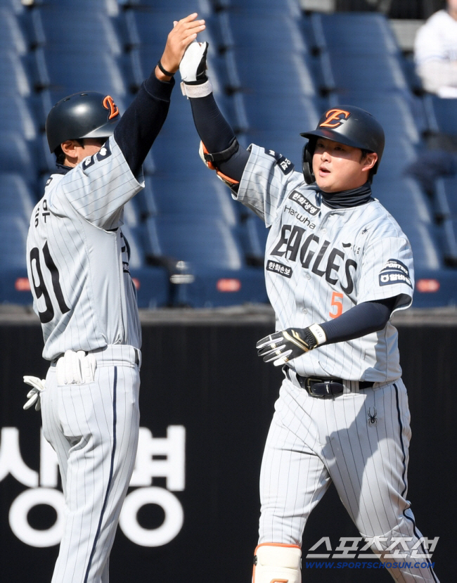 17일 대전 한화생명볼파크 열린 한화 이글스와 두산 베어스의 경기. 7회말 2사 한화 이도윤이 솔로포를 날린 뒤 기뻐하고 있다. 대전=박재만 기자 pjm@sportschosun.com/2026.03.17/