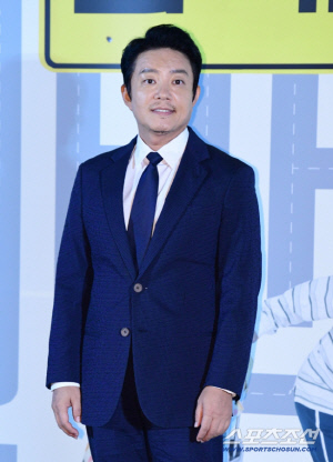 이범수, 이윤진과 이혼 2달 만 첫 심경 "남사스러운 일로 튀기 싫었다"