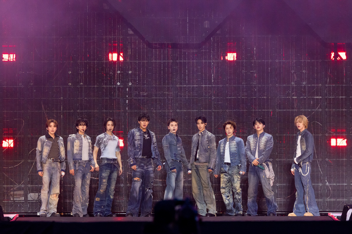 [공식] 세븐틴, 플레디스와 13명 전원 재계약 "캐럿 위해"