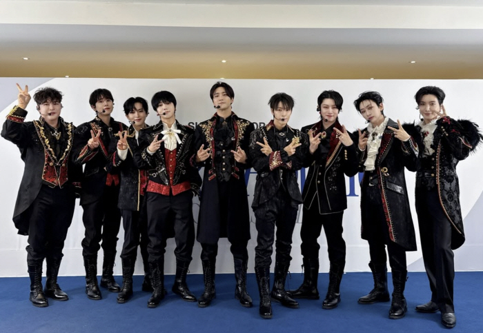 슈퍼주니어, 공연서 관객 추락사고…SM "치료 지원, 깊은 사과"