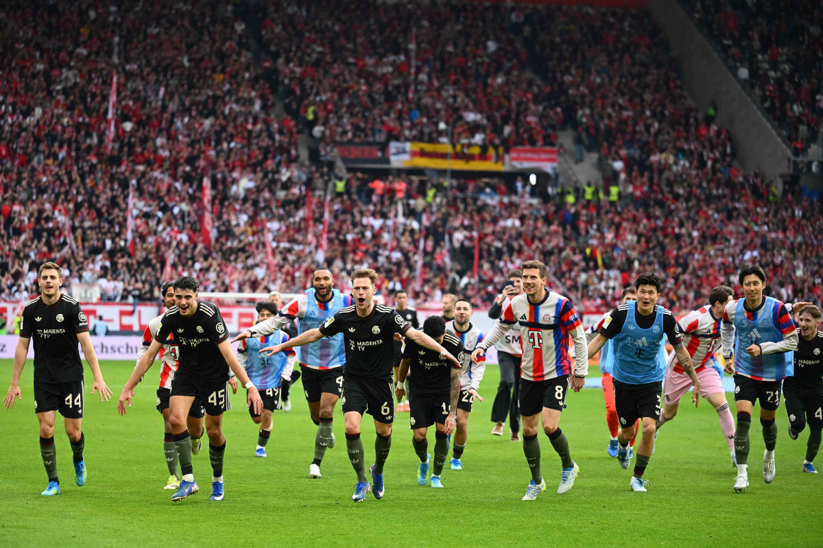 "말타고 왔냐? 바지가 왜 그래?" 그나브리의 이상한 바지, 콤파니 감독의 미소