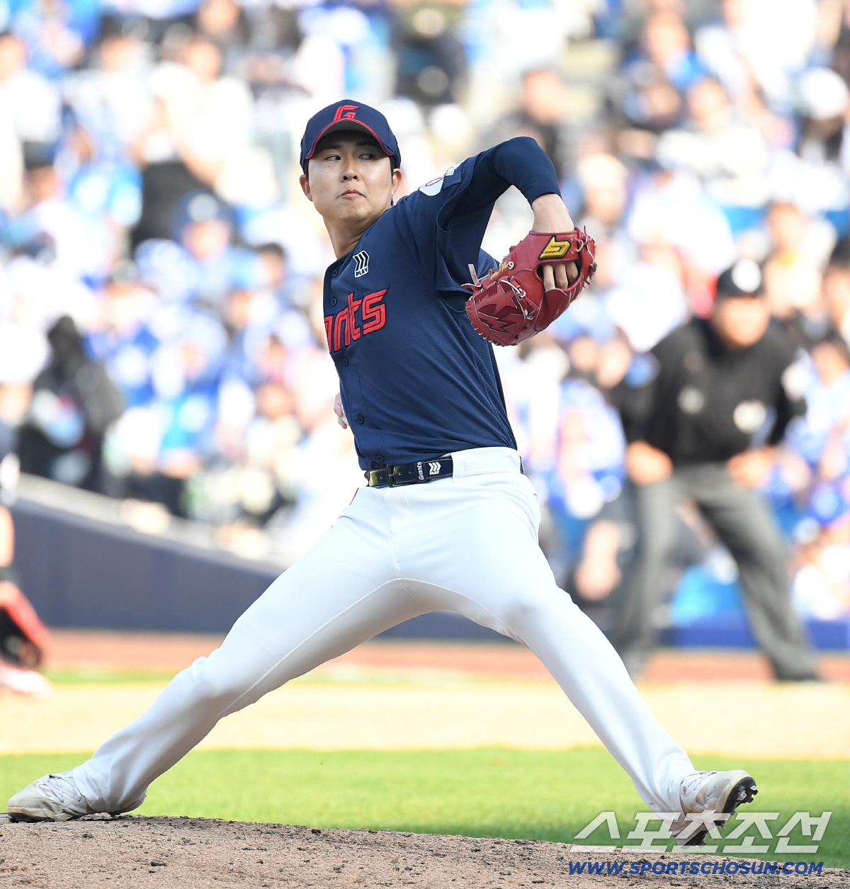 28일 대구 삼성라이온즈파크에서 열리는 삼성과 롯데의 개막전 경기. 투구하고 있는 롯데 쿄야마. 대구=송정헌 기자songs@sportschosun.com/2026.03.28/