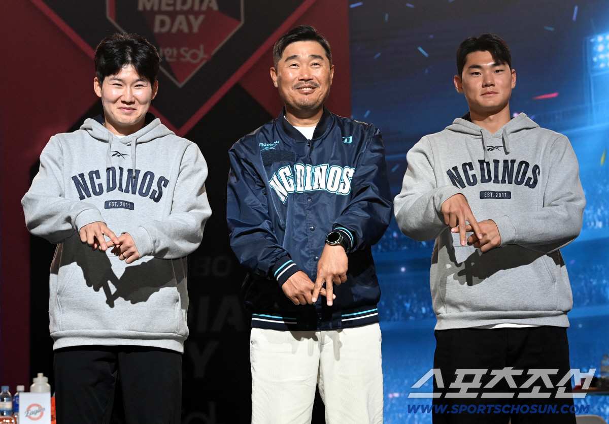 26일 롯데호텔 월드에서 열린 2026 KBO 리그 미디어데이&팬페스트 NC 이호준 감독, 박민우, 김주원이 포즈를 취하고 있다. 잠실=허상욱 기자wook@sportschosun.com/2026.03.26/