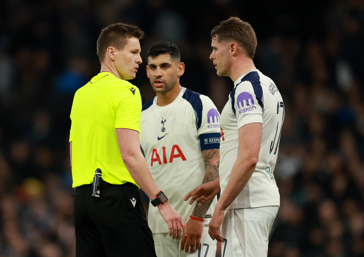 토트넘 초대형 사고 터졌다, "로메로 바이아웃 조항 있다" 아버지 폭탄 발언..."아들 이적설 사실이길"