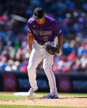 '연봉 반토막' 선택 옳았다! ERA 1.69 …'투수들의 무덤'서 인생투→'6이닝 1실점' 꼴찌 마운드 기둥 '우뚝'