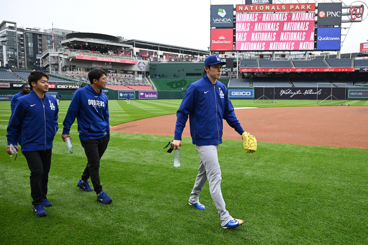 사사키 최악의 부진! 'ERA 15.58' 우연 아니었네→5이닝 6자책…로버츠는 또 감쌌다 "바로 잡을 수 있어"