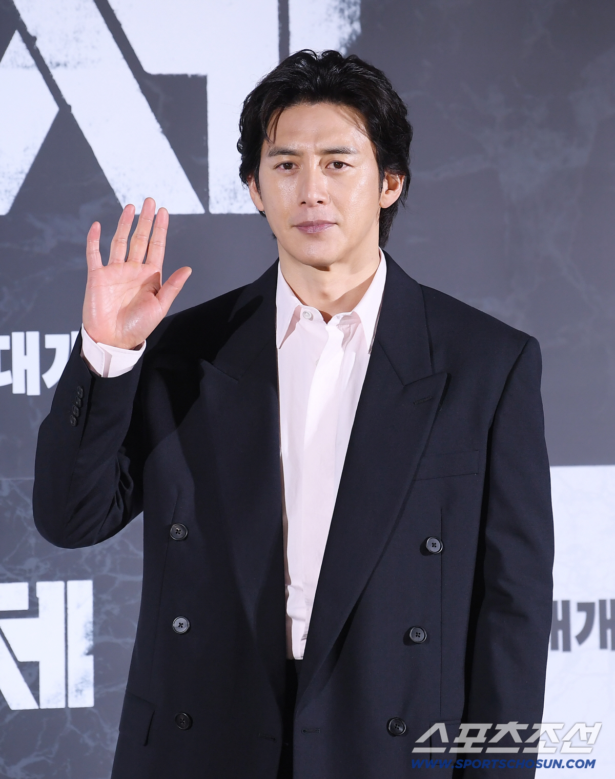 영화 '군체' 제작보고회가 6일 오전 서울 용산CGV에서 열렸다. 고수가 포즈 취하고 있다. 정재근 기자 cjg@sportschosun.com/2026.4.6/