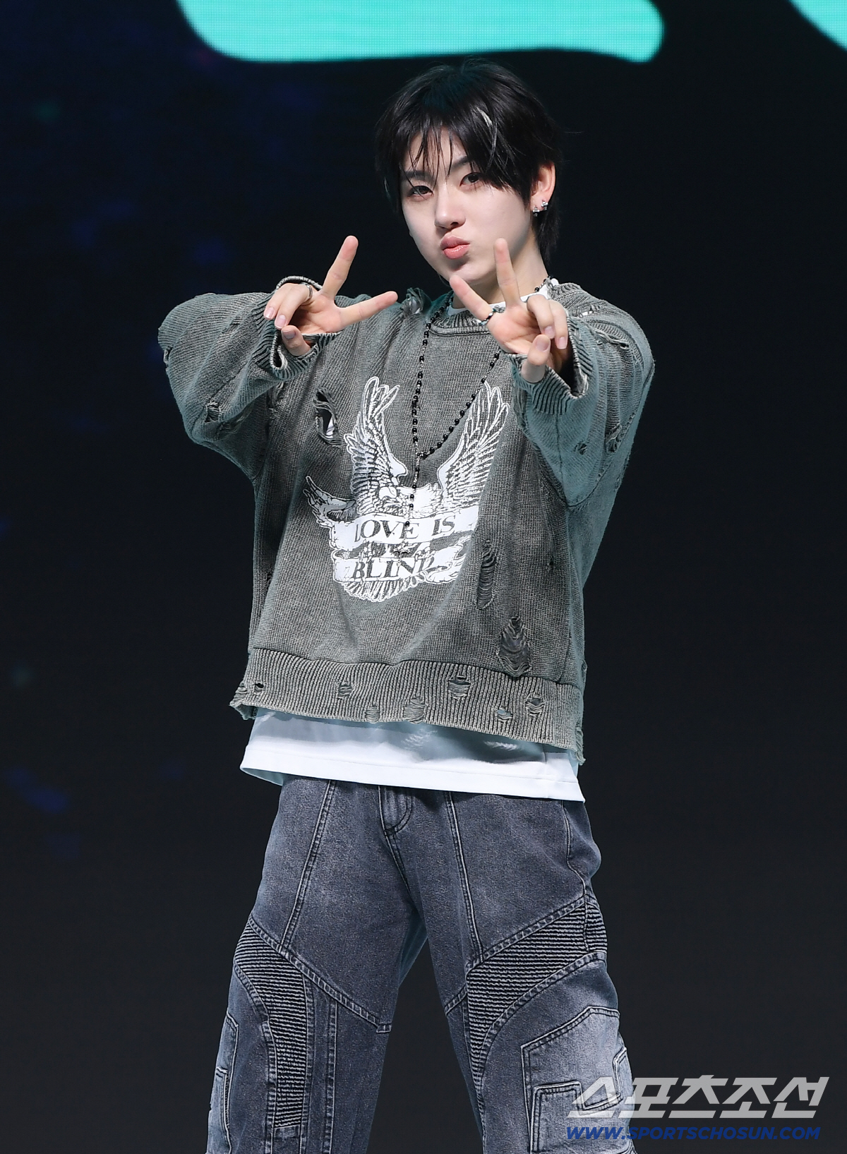 그룹 킥플립의 미니 4집 발매 기념 쇼케이스가 6일 오후 서울 광진구 예스24라이브홀에서 열렸다. 멤버 계훈이 포즈 취하고 있다. 정재근 기자 cjg@sportschosun.com/2026.4.6/